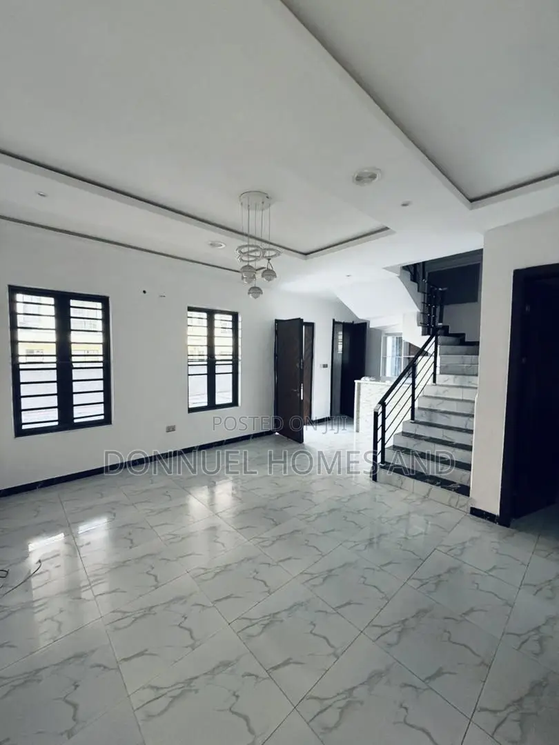 4bdrm Townhouse / Terrace in Ikate for rent