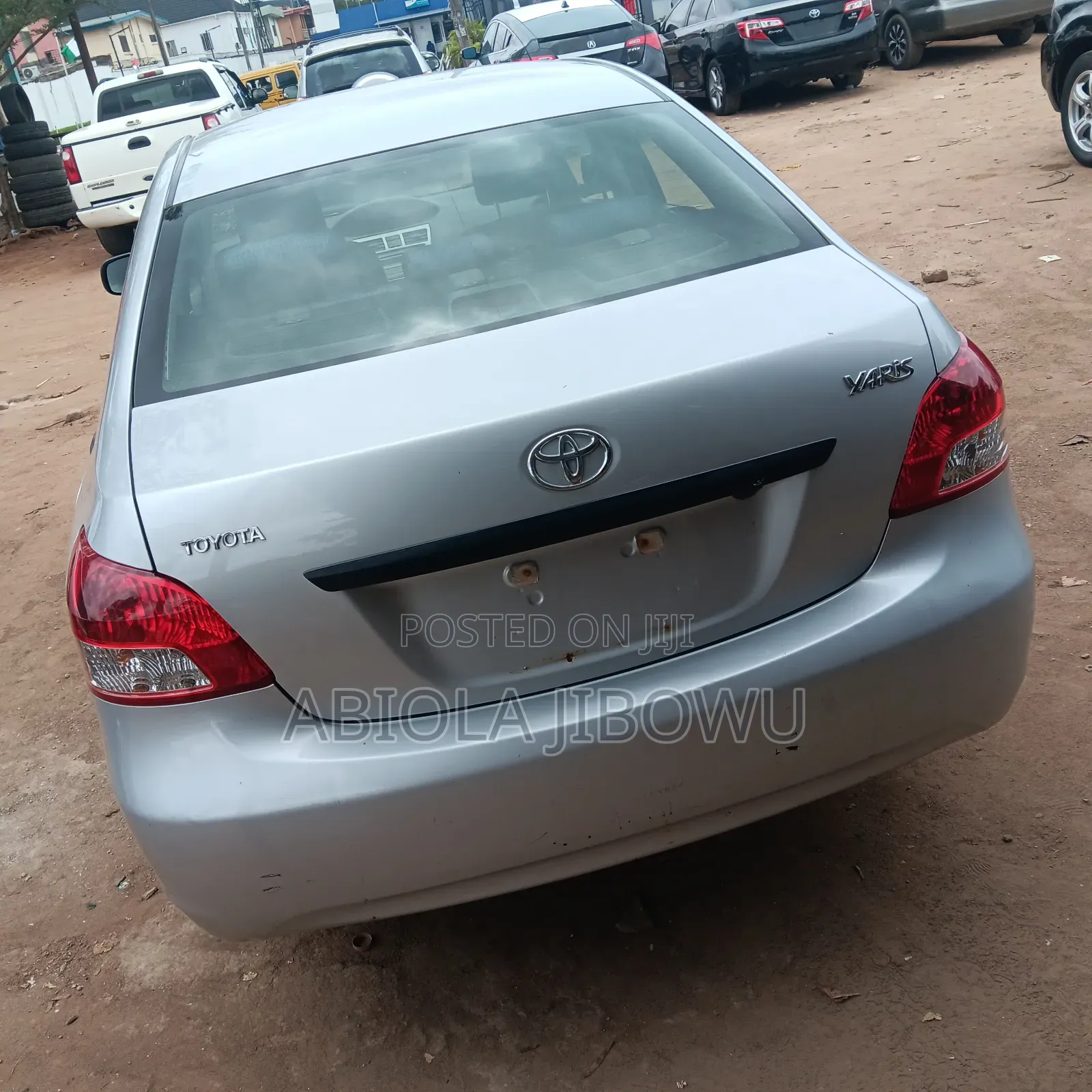 Toyota Yaris Base Sedan 4dr 2010 White