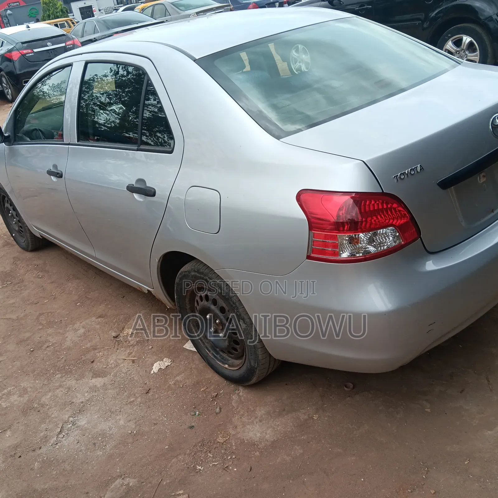 Toyota Yaris Base Sedan 4dr 2010 White