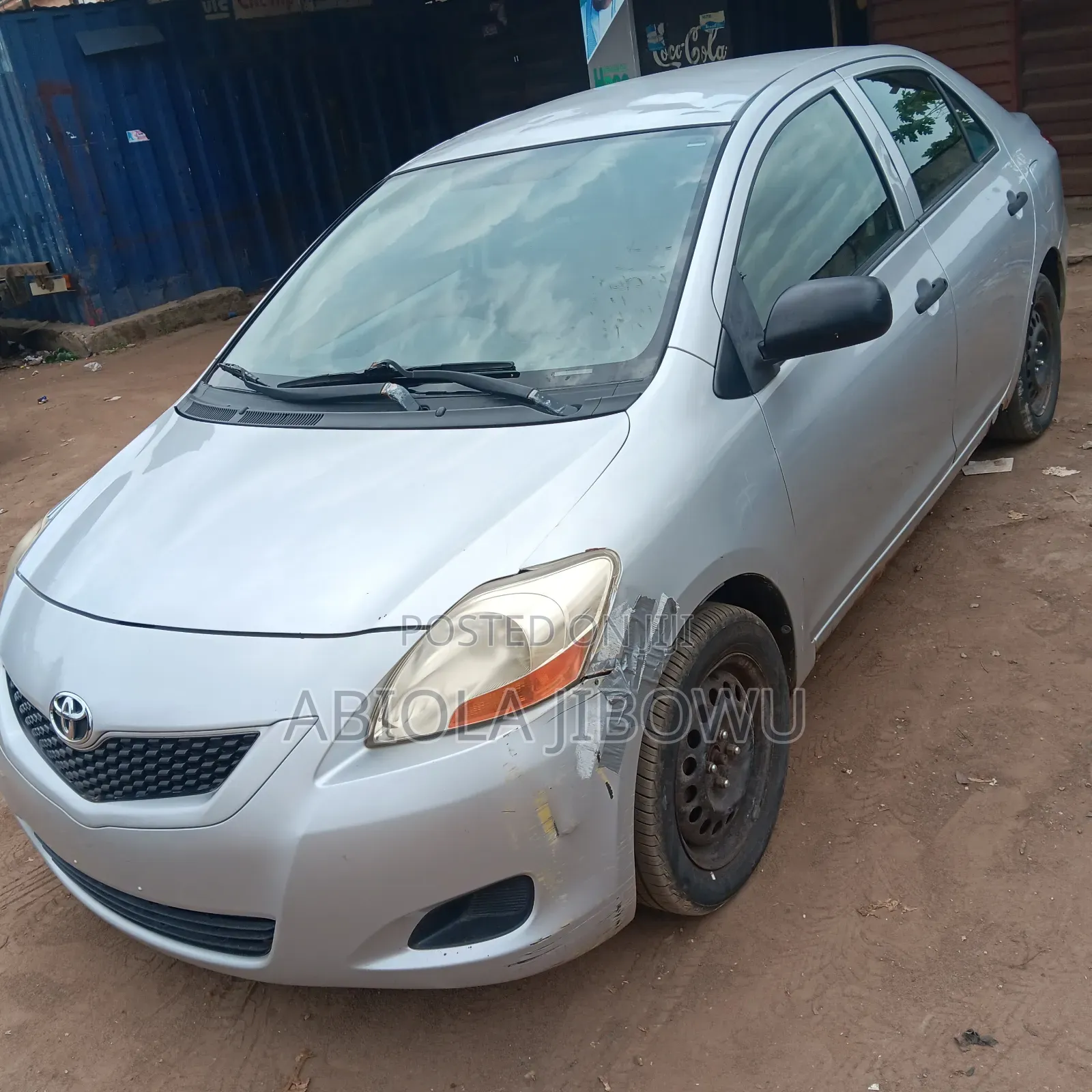Toyota Yaris Base Sedan 4dr 2010 White