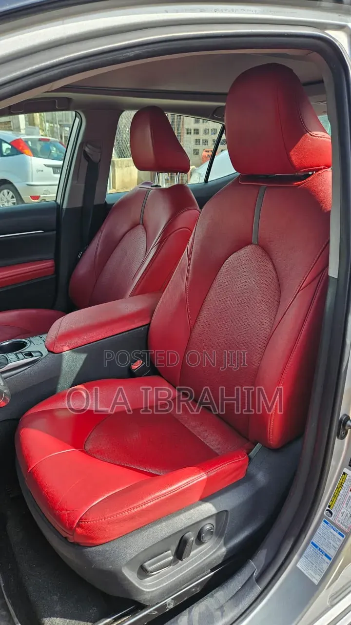 Toyota Camry 2021 Silver