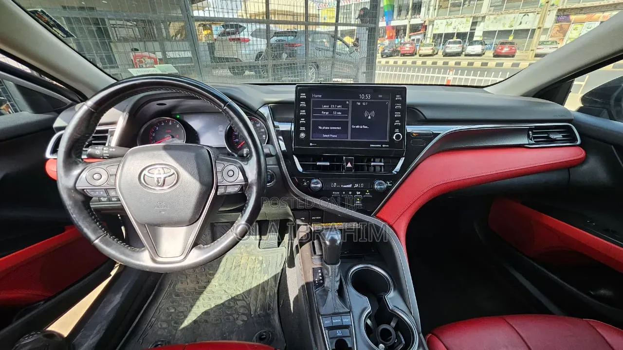 Toyota Camry 2021 Silver