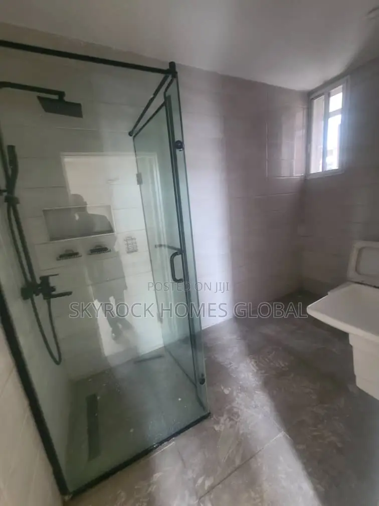 3bdrm Apartment in Victoria Island Extension for rent