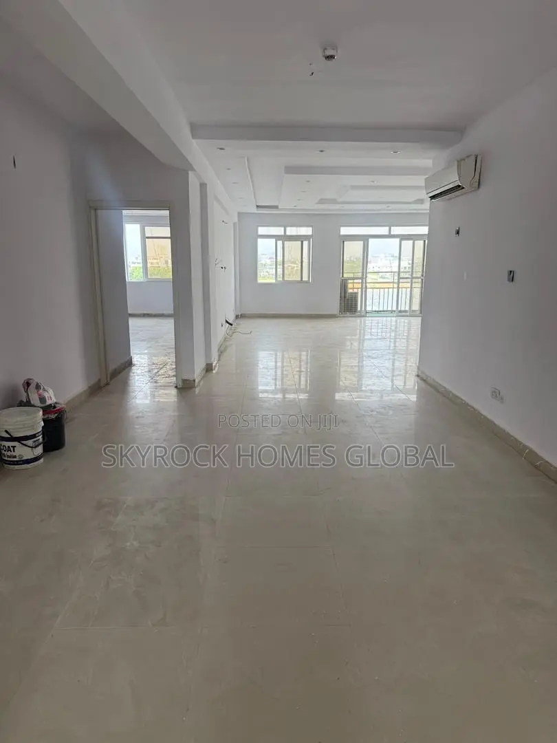 3bdrm Block of Flats in Lekki Phase 1 for rent
