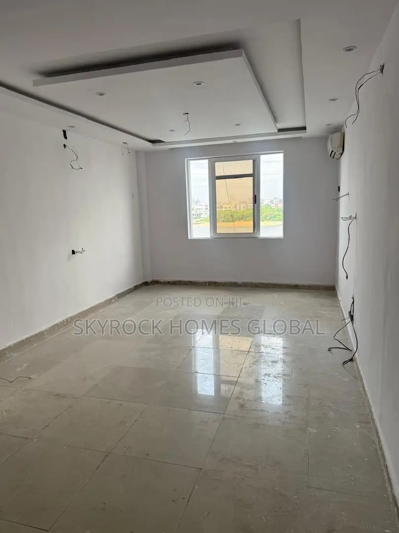3bdrm Block of Flats in Lekki Phase 1 for rent