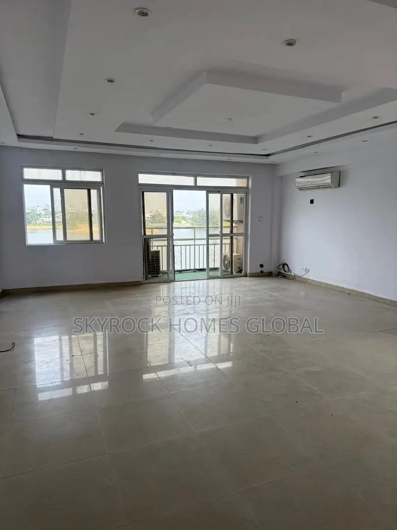3bdrm Block of Flats in Lekki Phase 1 for rent