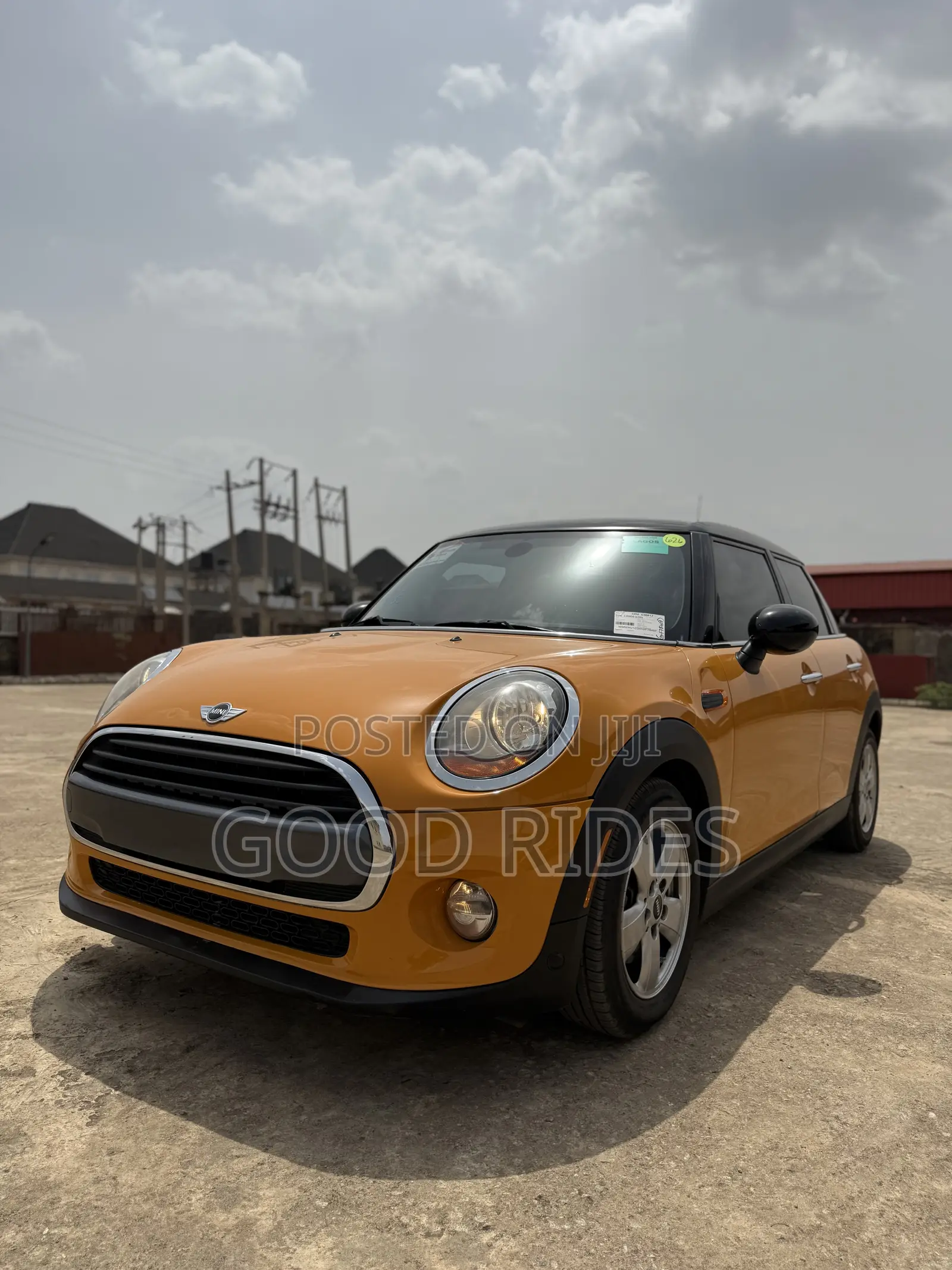 Mini Hatch 2017 Yellow