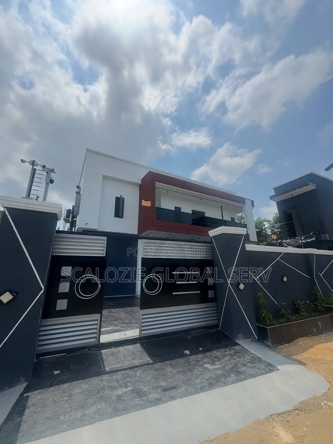 4bdrm Duplex in New Road, Ada for sale