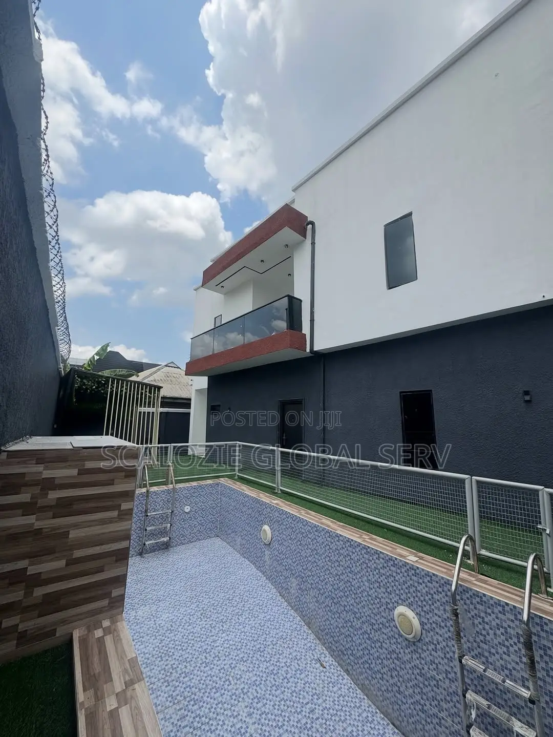 4bdrm Duplex in New Road, Ada for sale