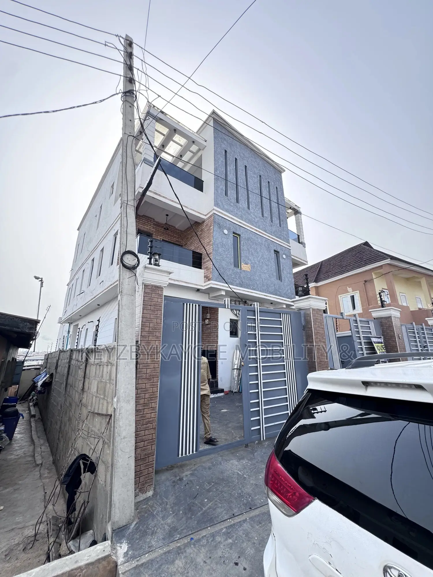 3bdrm Duplex in Ogudu for sale