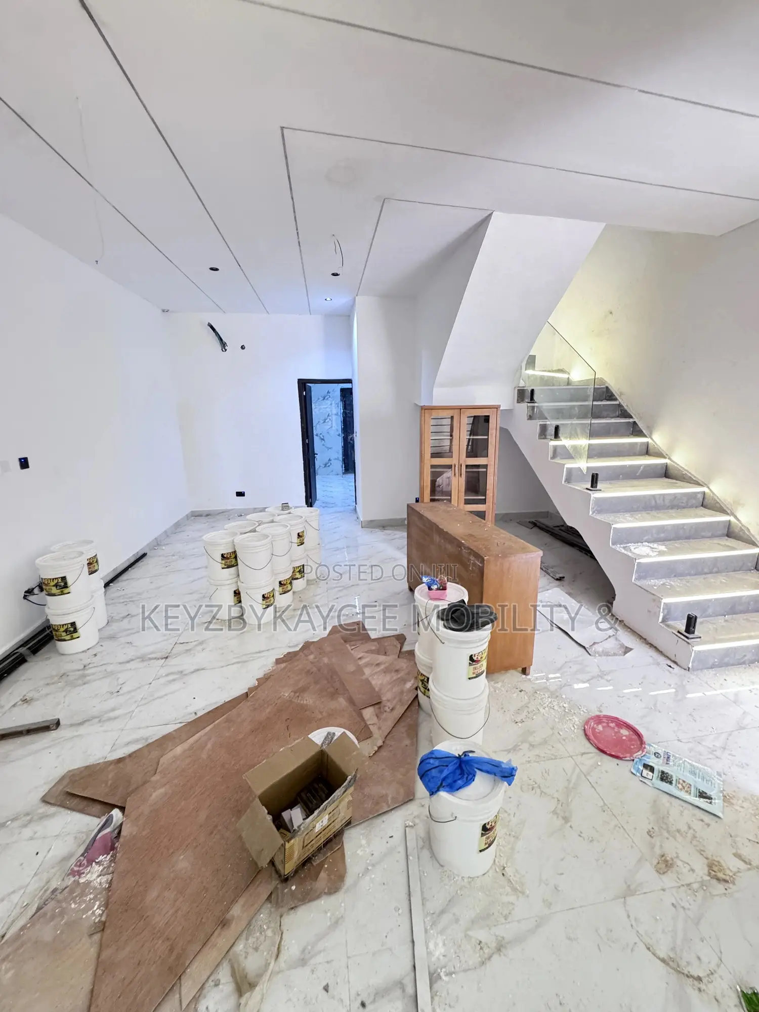 4bdrm Duplex in Ajao Estate for sale