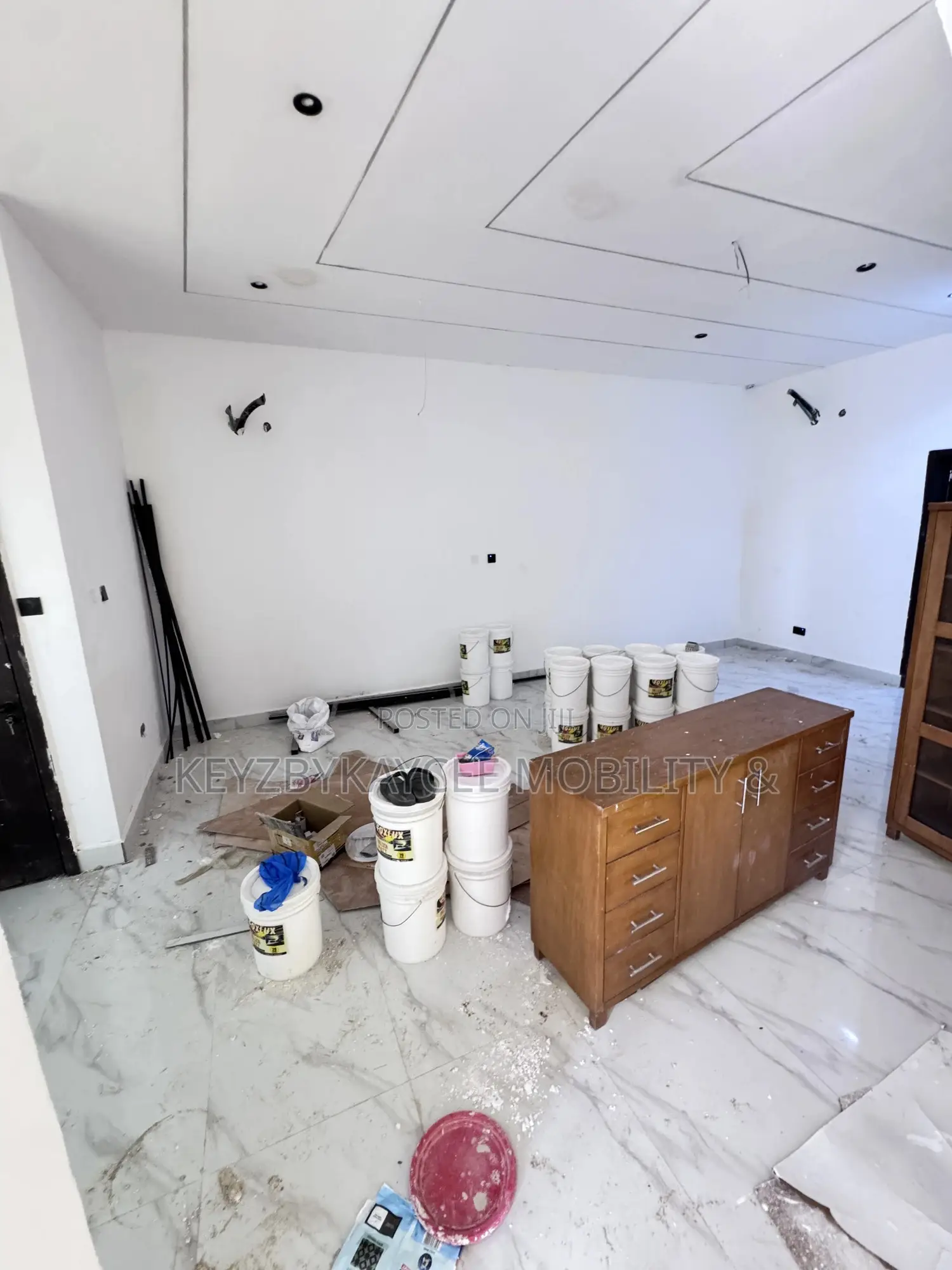 4bdrm Duplex in Ajao Estate for sale