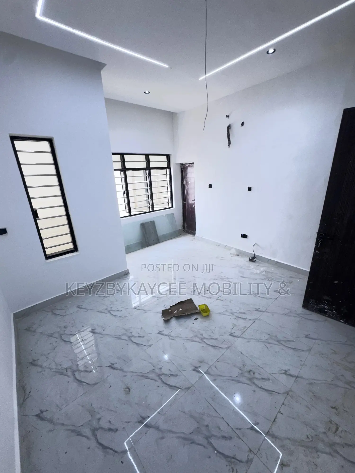 4bdrm Duplex in Ajao Estate for sale