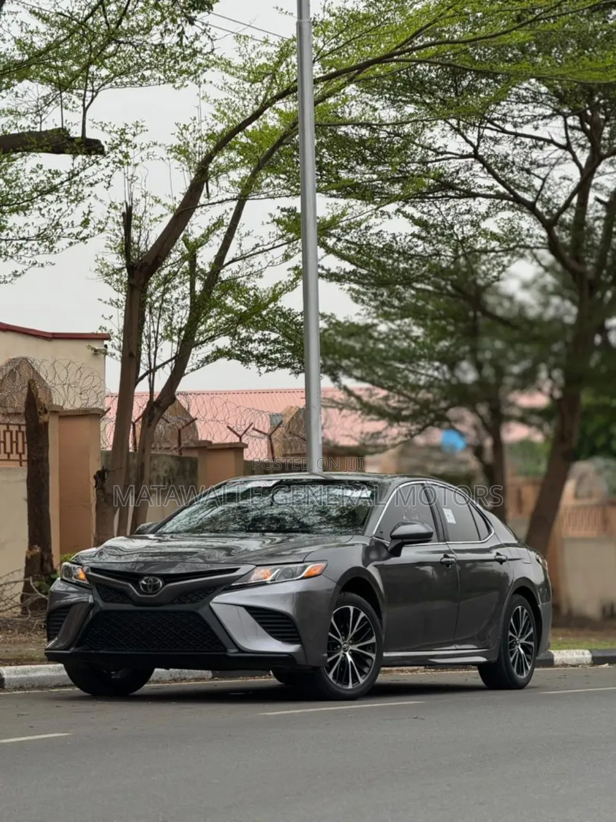 Toyota Camry SE FWD 2020 Gray