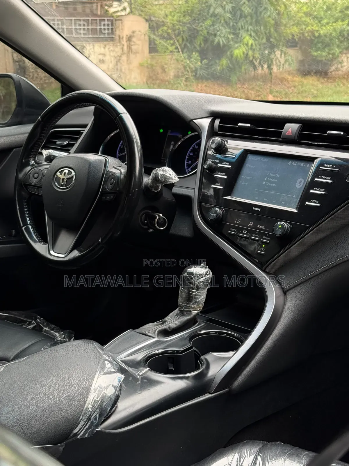 Toyota Camry SE FWD 2020 Gray