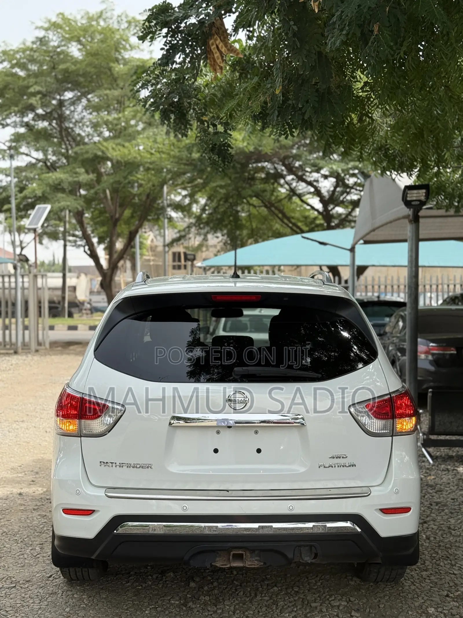 Nissan Pathfinder Platinum 4dr SUV 4WD (3.5L 6cyl CVT) 2014 White