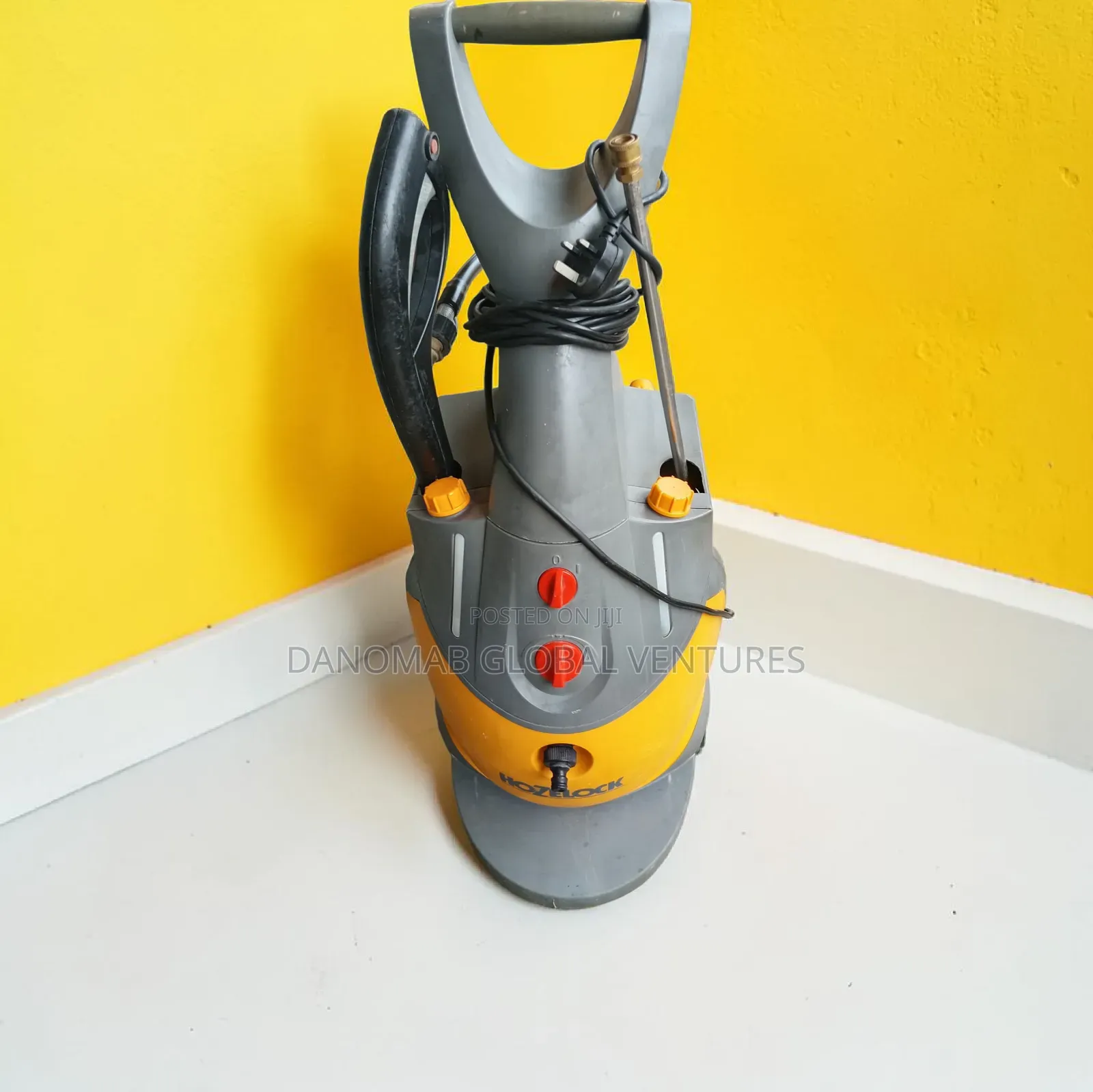 Hozelock Heavy-Duty High Pressure Washer With Twin Soap Container