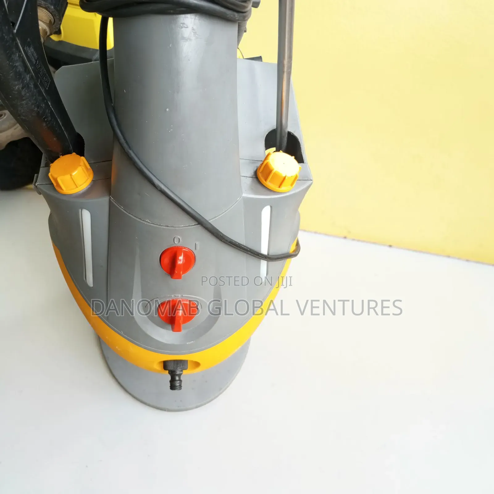 Hozelock Heavy-Duty High Pressure Washer With Twin Soap Container