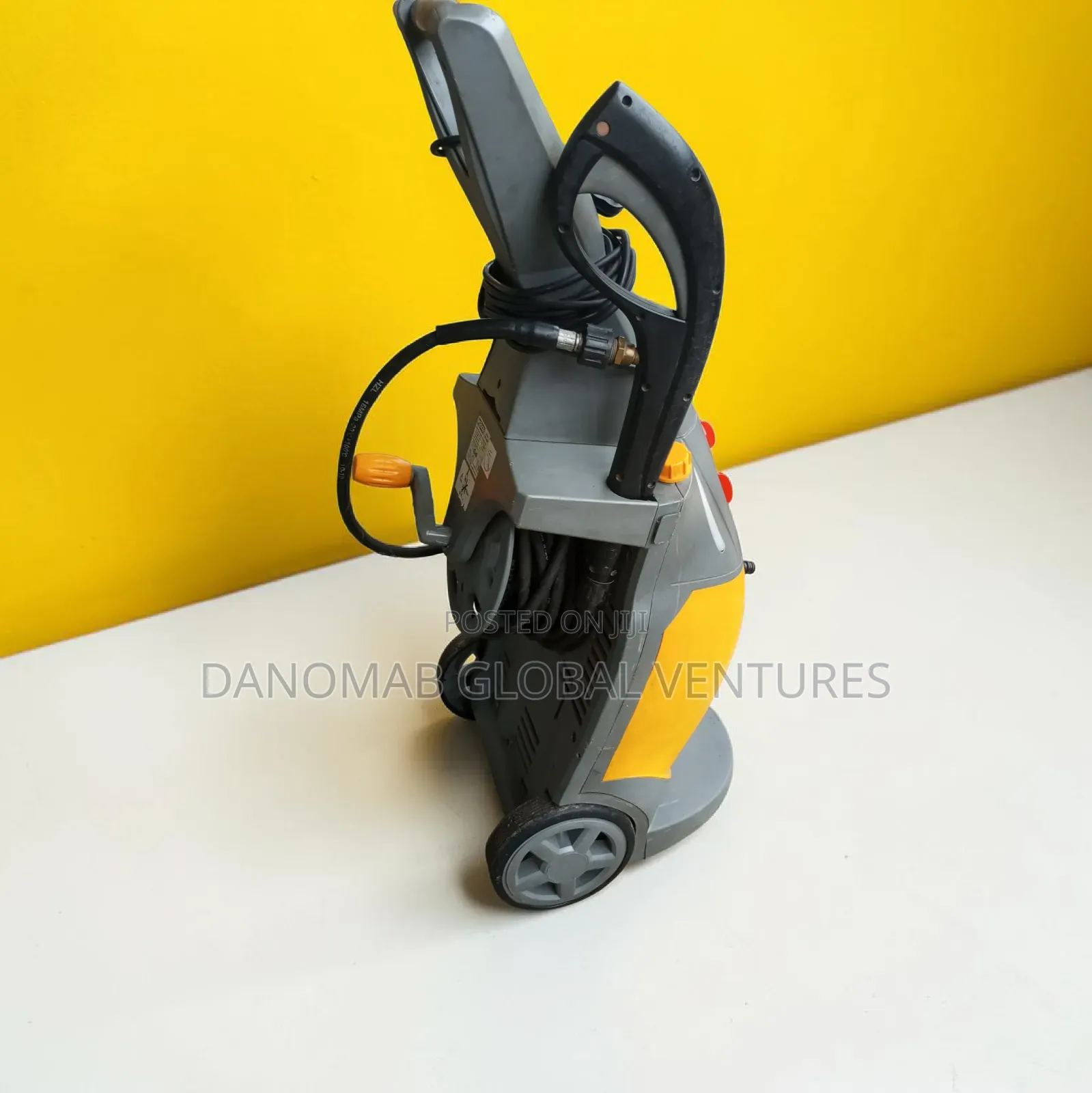 Hozelock Heavy-Duty High Pressure Washer With Twin Soap Container
