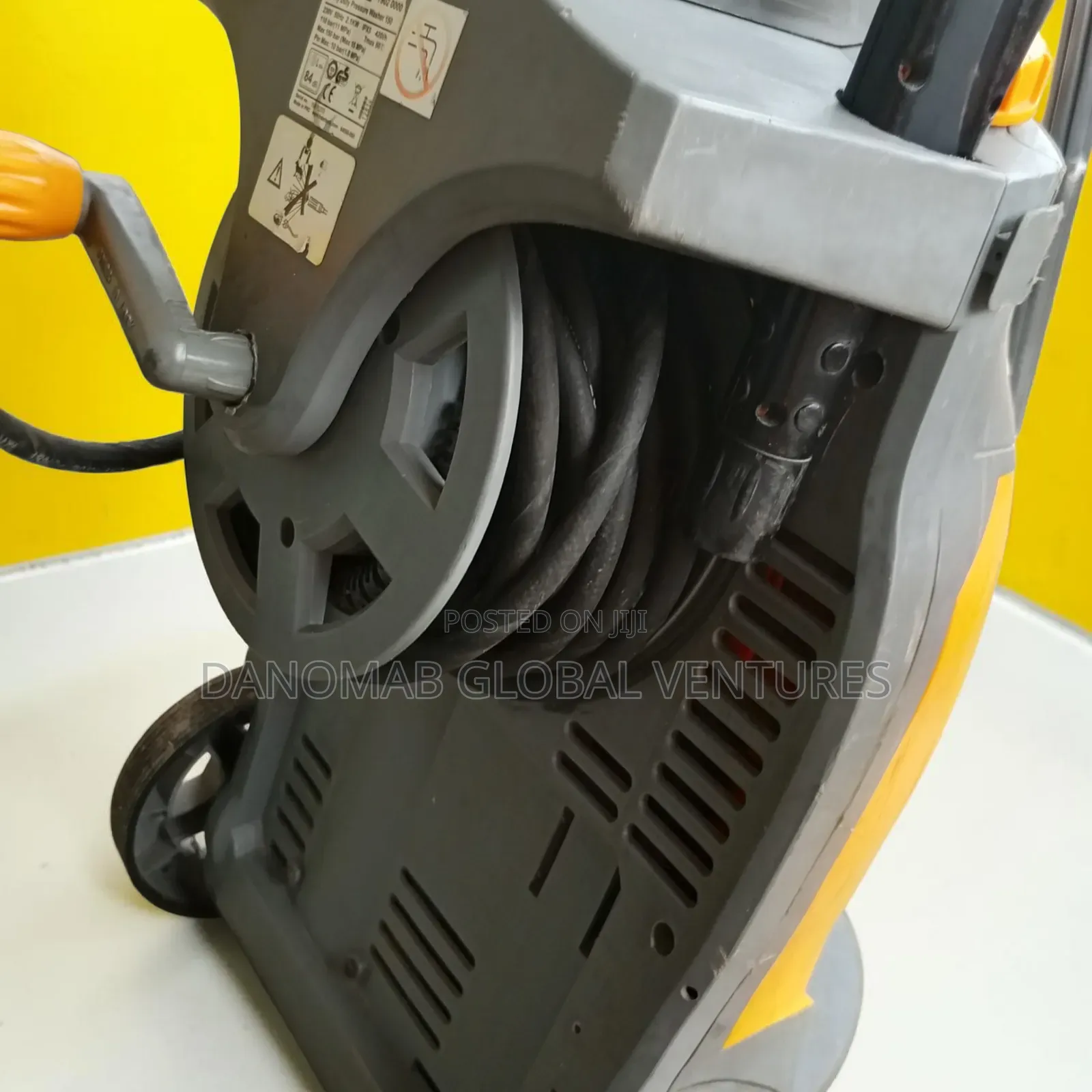 Hozelock Heavy-Duty High Pressure Washer With Twin Soap Container
