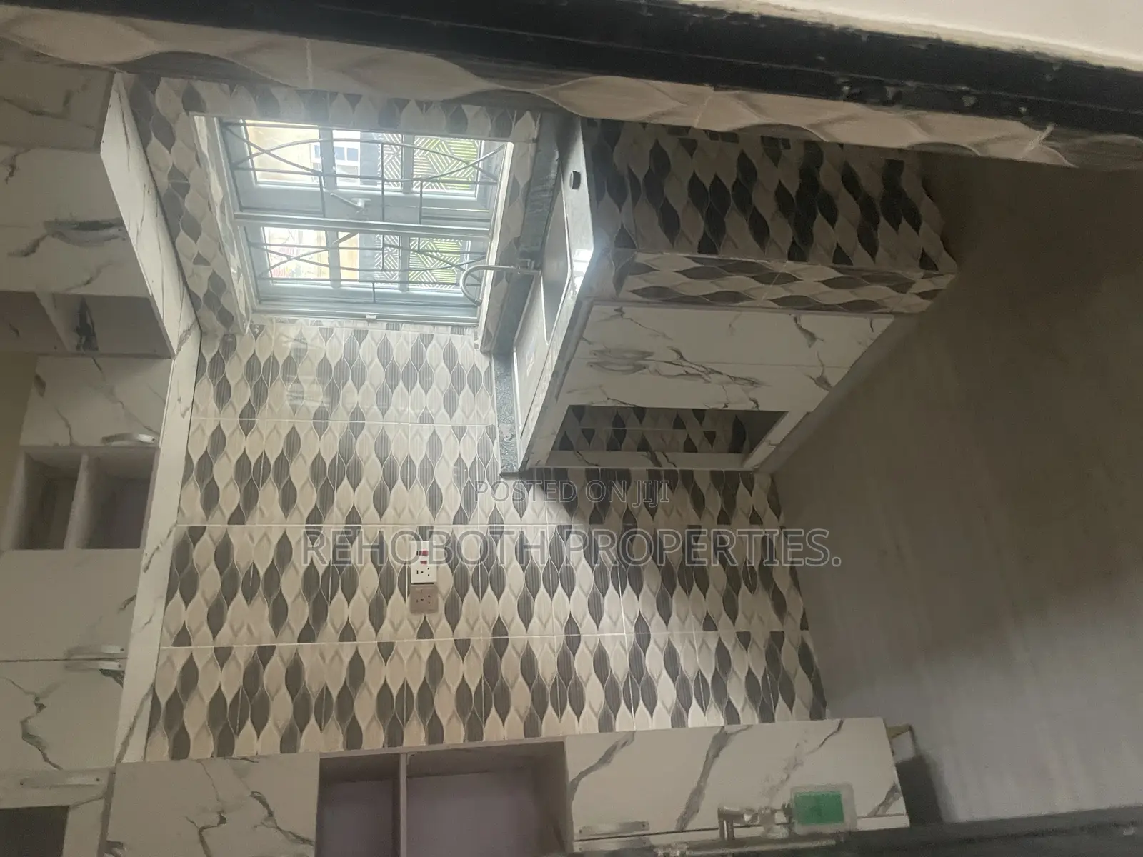 4bdrm Duplex in Banuso Elebu, Akala Express for rent