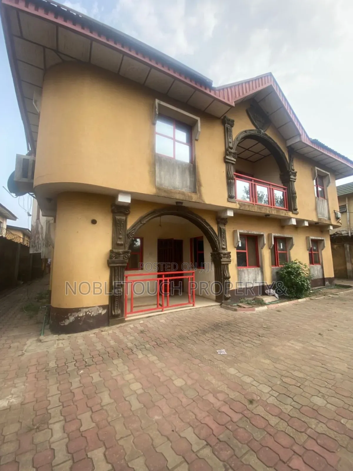5bdrm Duplex in Moshalasi Kola, Ipaja / Ipaja for sale