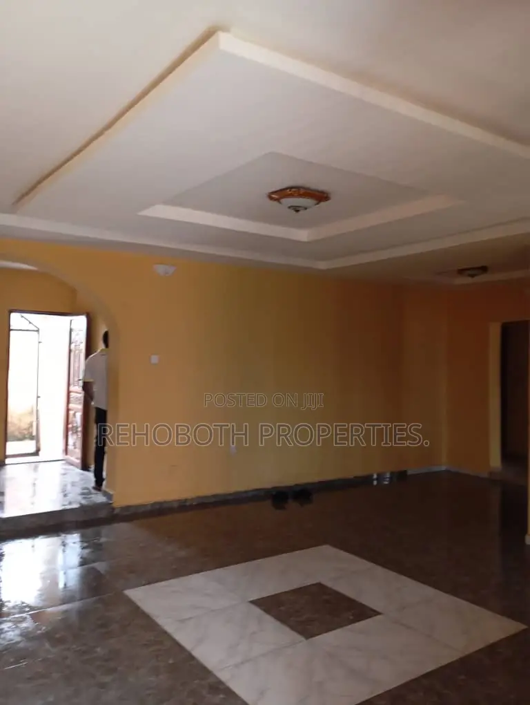 3bdrm Bungalow in Erikalopy, Akala Express for rent