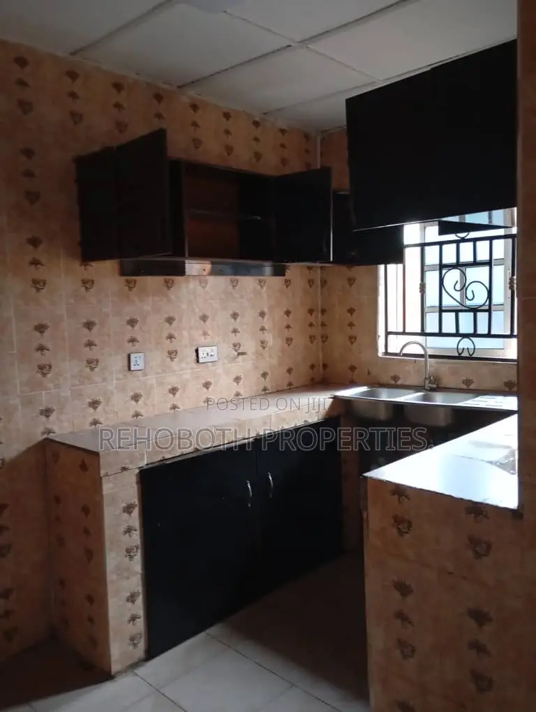 3bdrm Bungalow in Erikalopy, Akala Express for rent