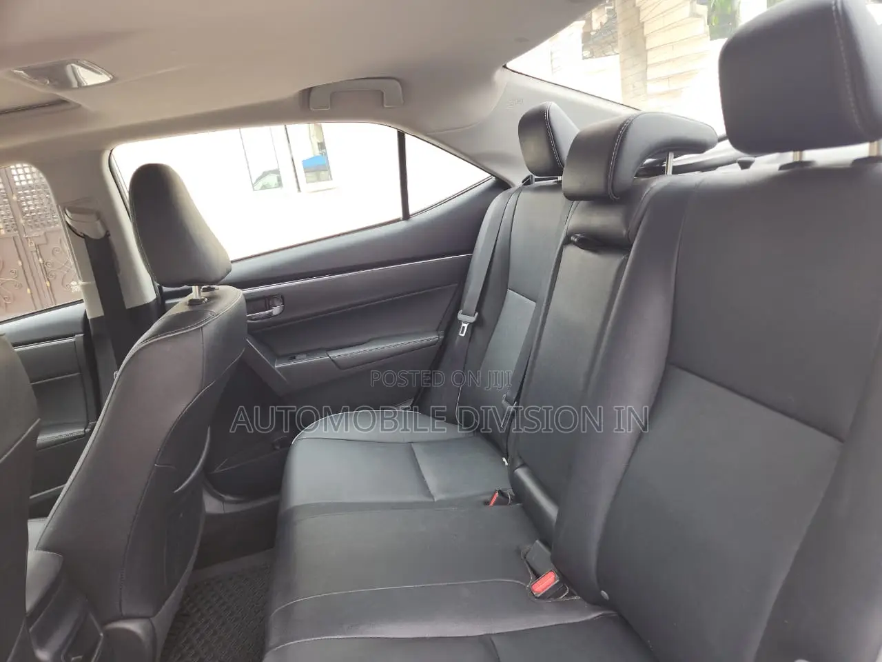 Toyota Corolla XSE (1.8L 4cyl 2A) 2018 White