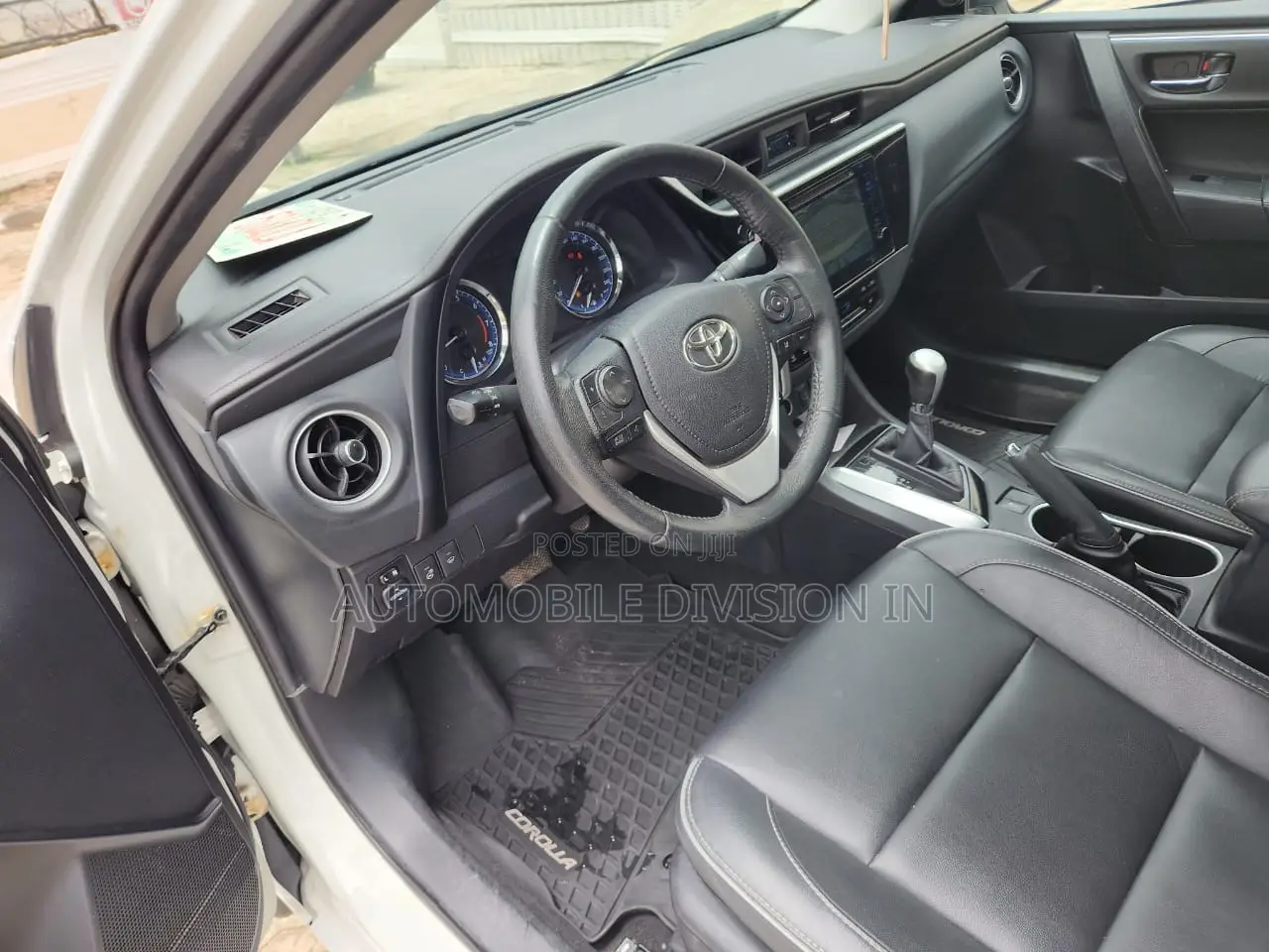 Toyota Corolla XSE (1.8L 4cyl 2A) 2018 White