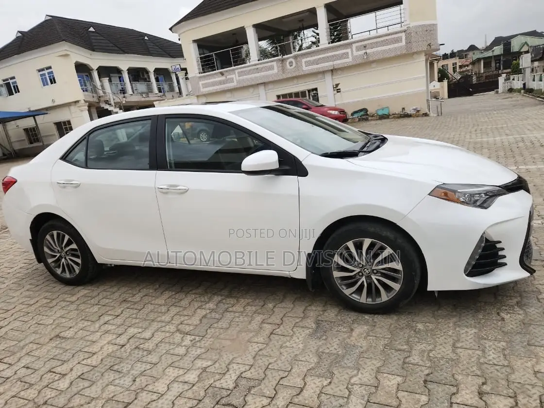 Toyota Corolla XSE (1.8L 4cyl 2A) 2018 White