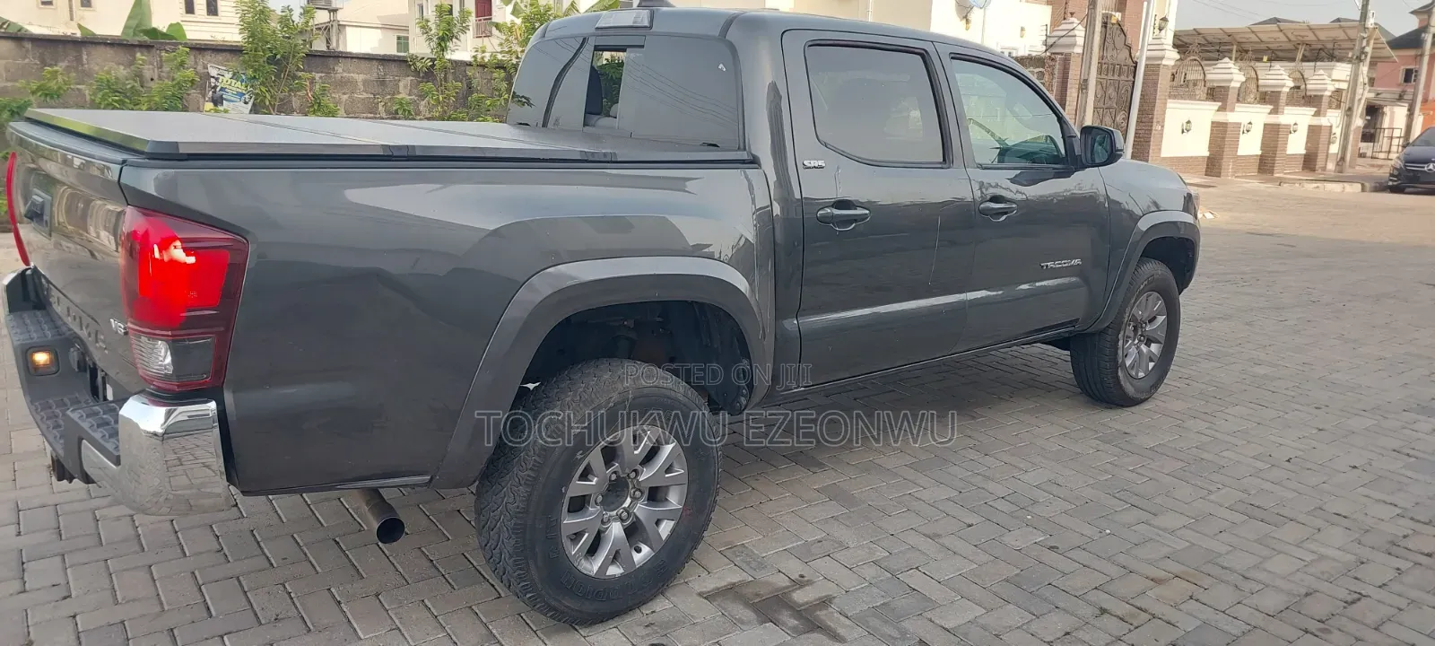 Toyota Tacoma SR5 2017 Gray