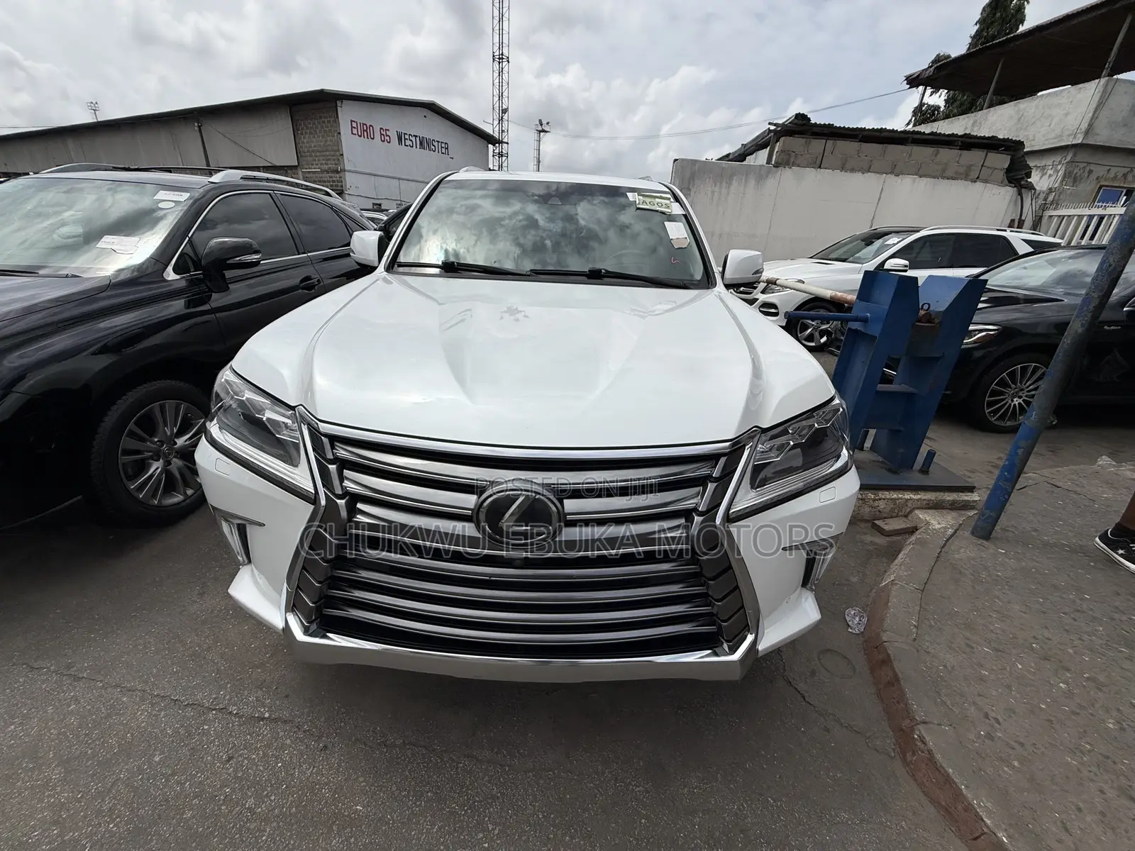 Lexus LX 570 AWD 2019 White