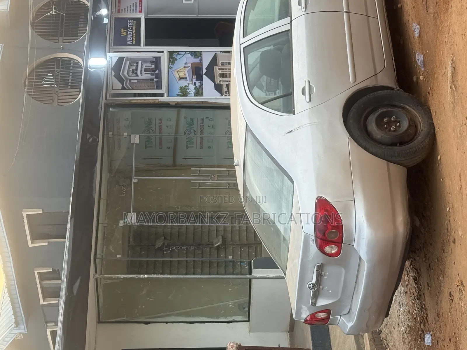 Office Frontier/ Partition With Silver Accesories