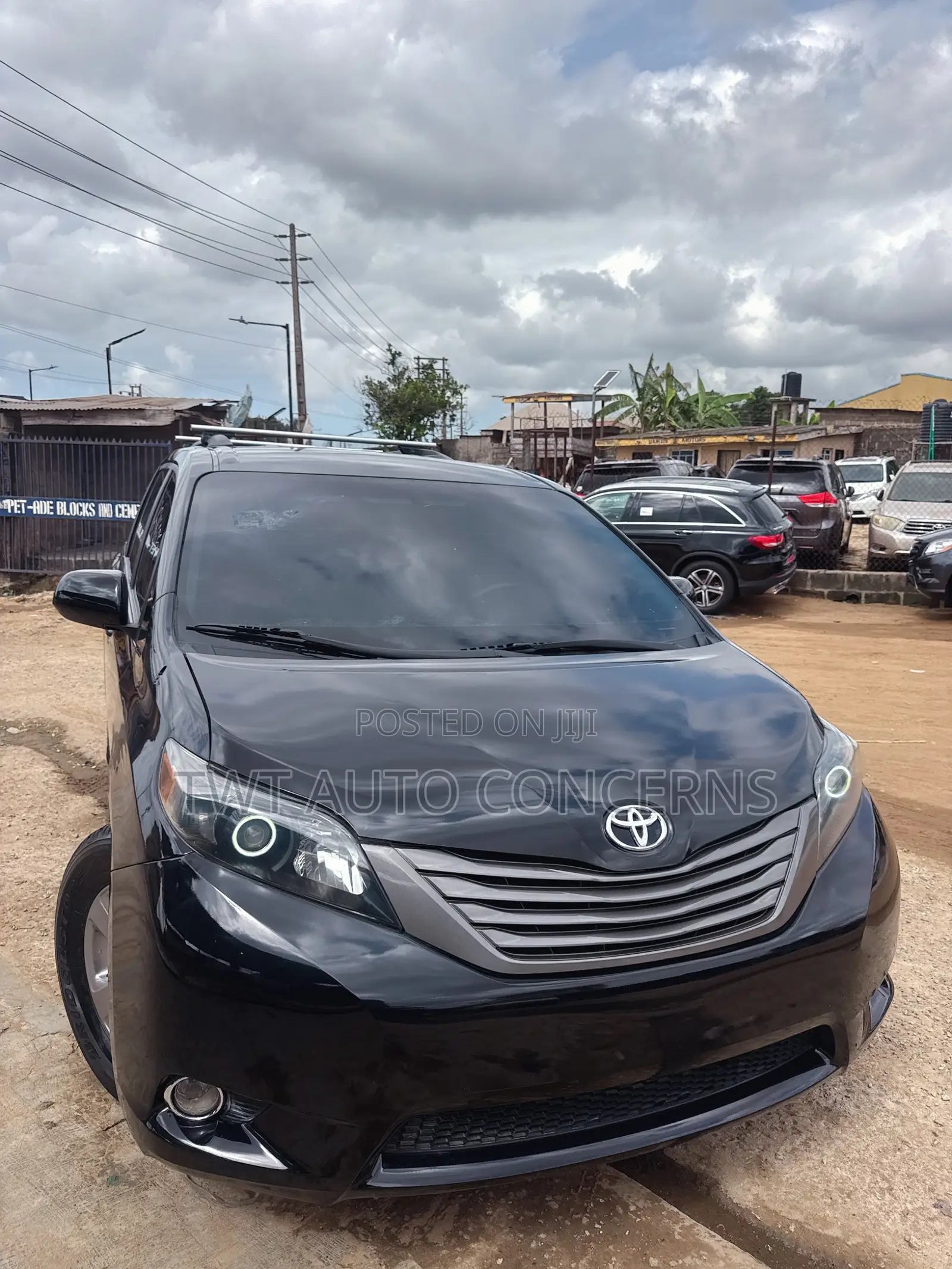 Toyota Sienna LE 7-Passenger Mobility 4dr Minivan (3.5L 6cyl 6A) 2014