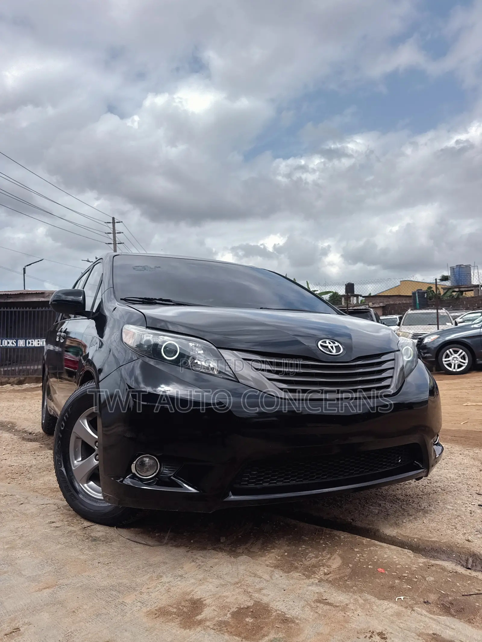 Toyota Sienna LE 7-Passenger Mobility 4dr Minivan (3.5L 6cyl 6A) 2014