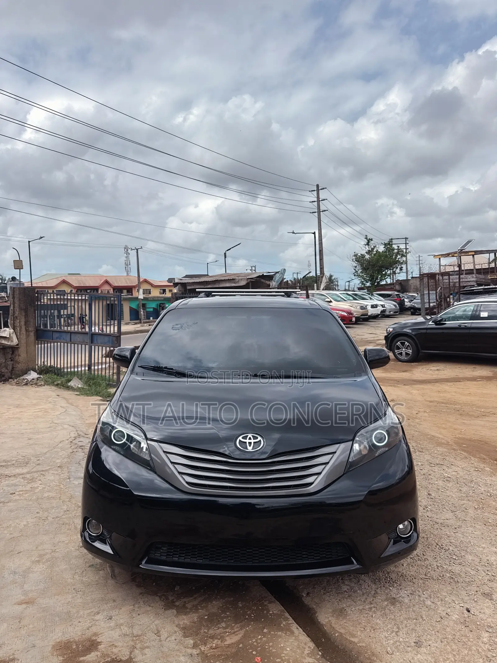 Toyota Sienna LE 7-Passenger Mobility 4dr Minivan (3.5L 6cyl 6A) 2014