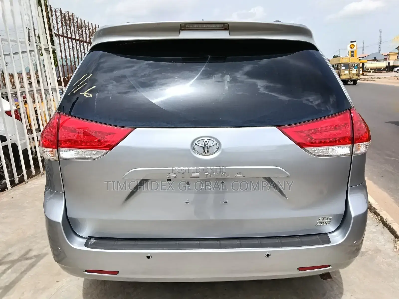 Toyota Sienna XLE 8 Passenger 2012 Silver