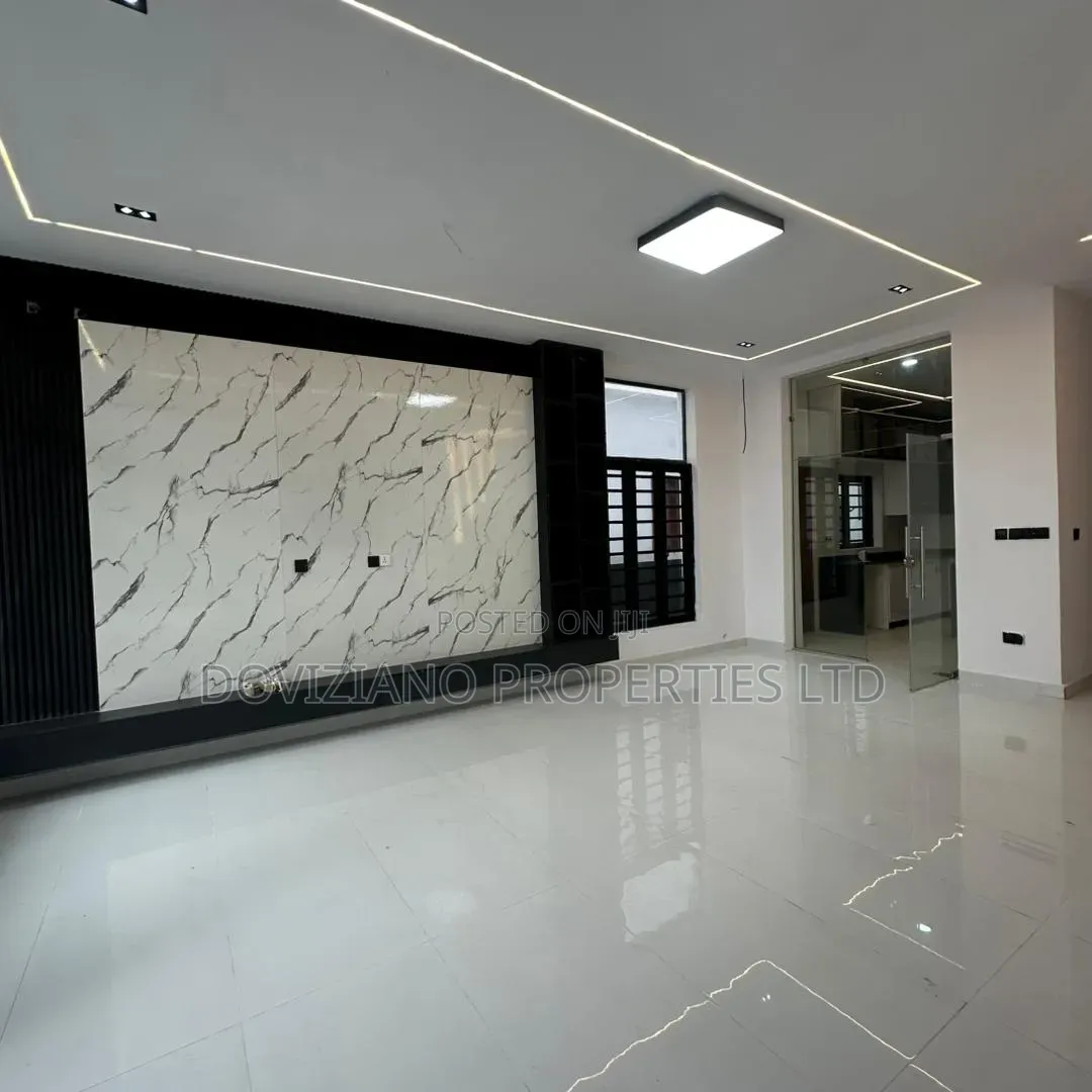 4bdrm Duplex in Ikota for sale