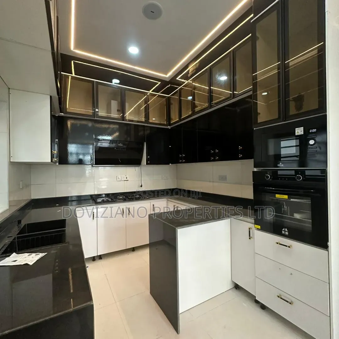 4bdrm Duplex in Ikota for sale