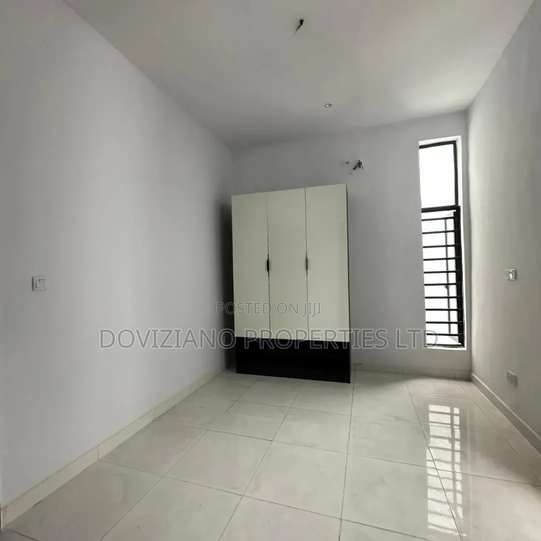 4bdrm Duplex in Ikota for sale