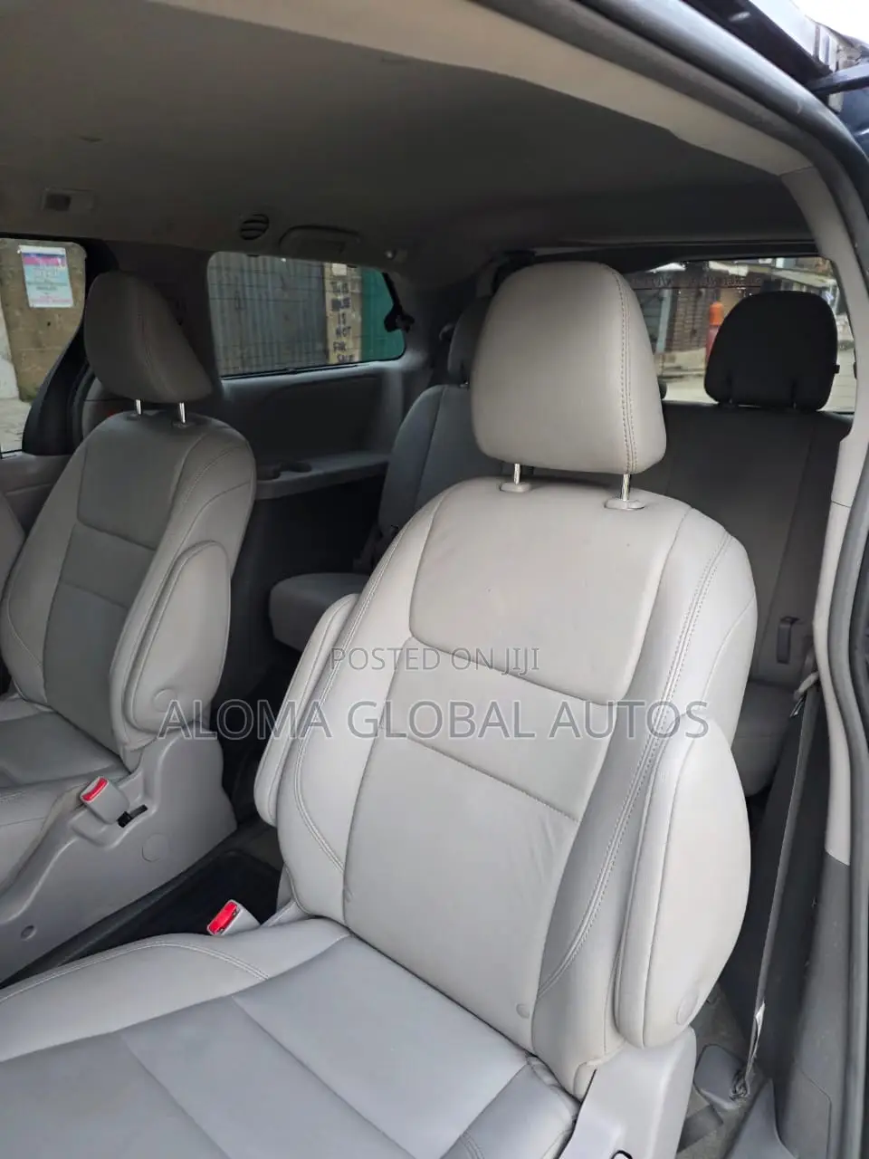 Toyota Sienna XLE (3.5L 6cyl 8A) 2018 Blue