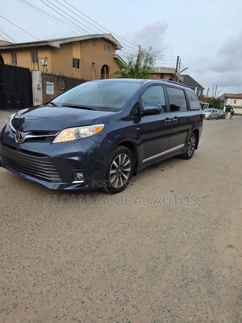 Toyota Sienna XLE (3.5L 6cyl 8A) 2018 Blue