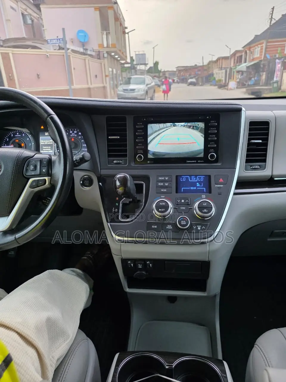 Toyota Sienna XLE (3.5L 6cyl 8A) 2018 Blue