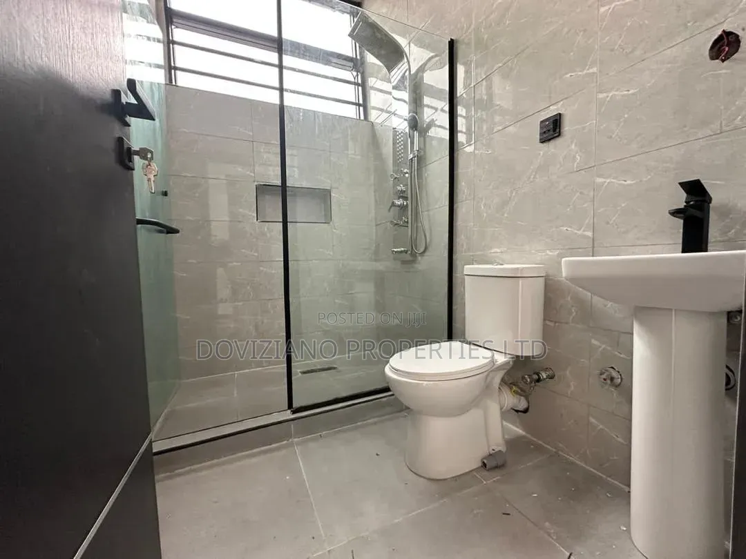 3bdrm Duplex in Ikota for sale