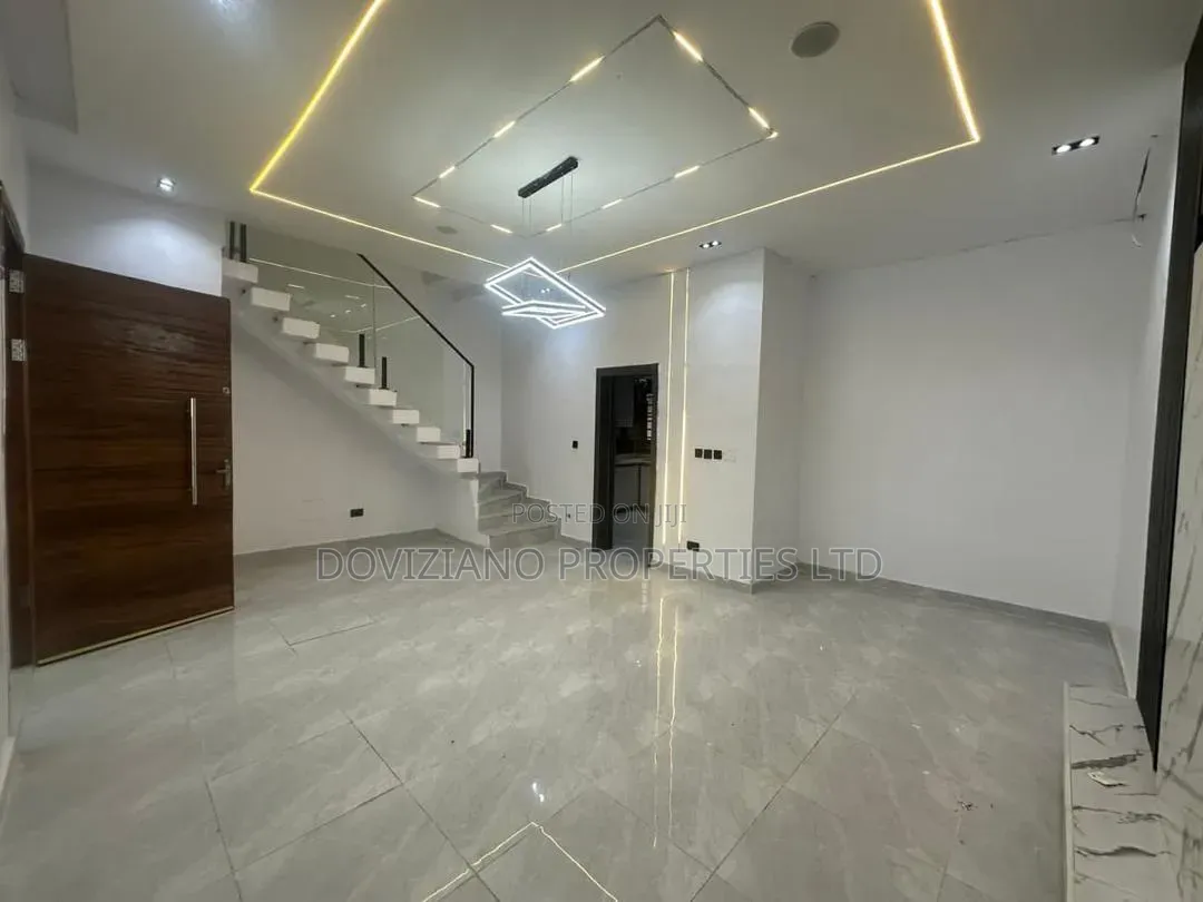 3bdrm Duplex in Ikota for sale