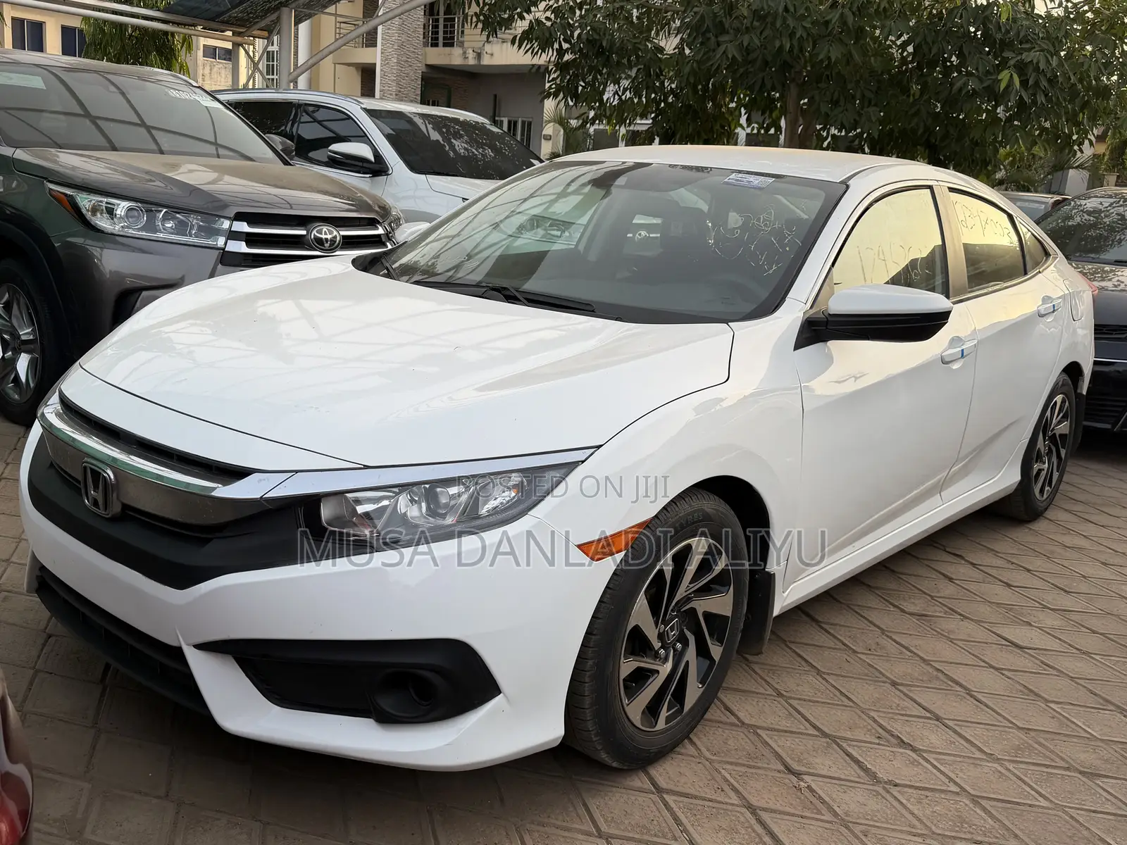Honda Civic LX 4dr Sedan (2.0L 4cyl) 2016 White