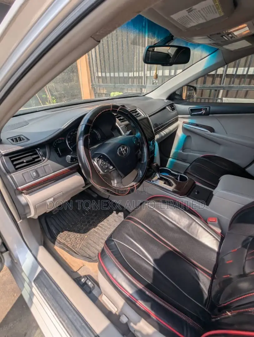Toyota Camry XLE V6 4dr Sedan (3.5L 6cyl 6A) 2012 Silver