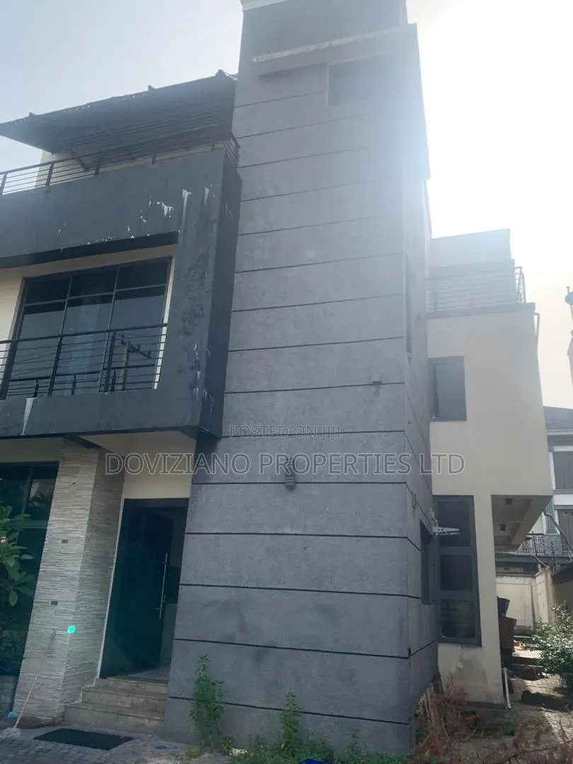 5bdrm Duplex in Lekki Phase 1 for rent