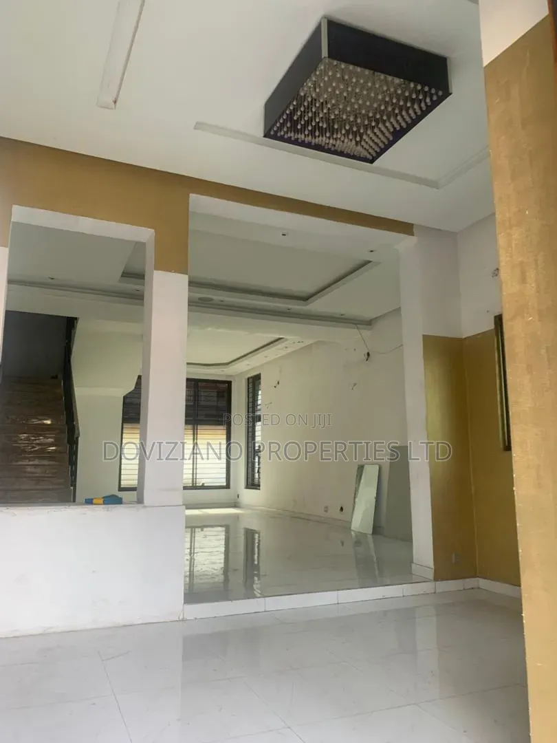 5bdrm Duplex in Lekki Phase 1 for rent